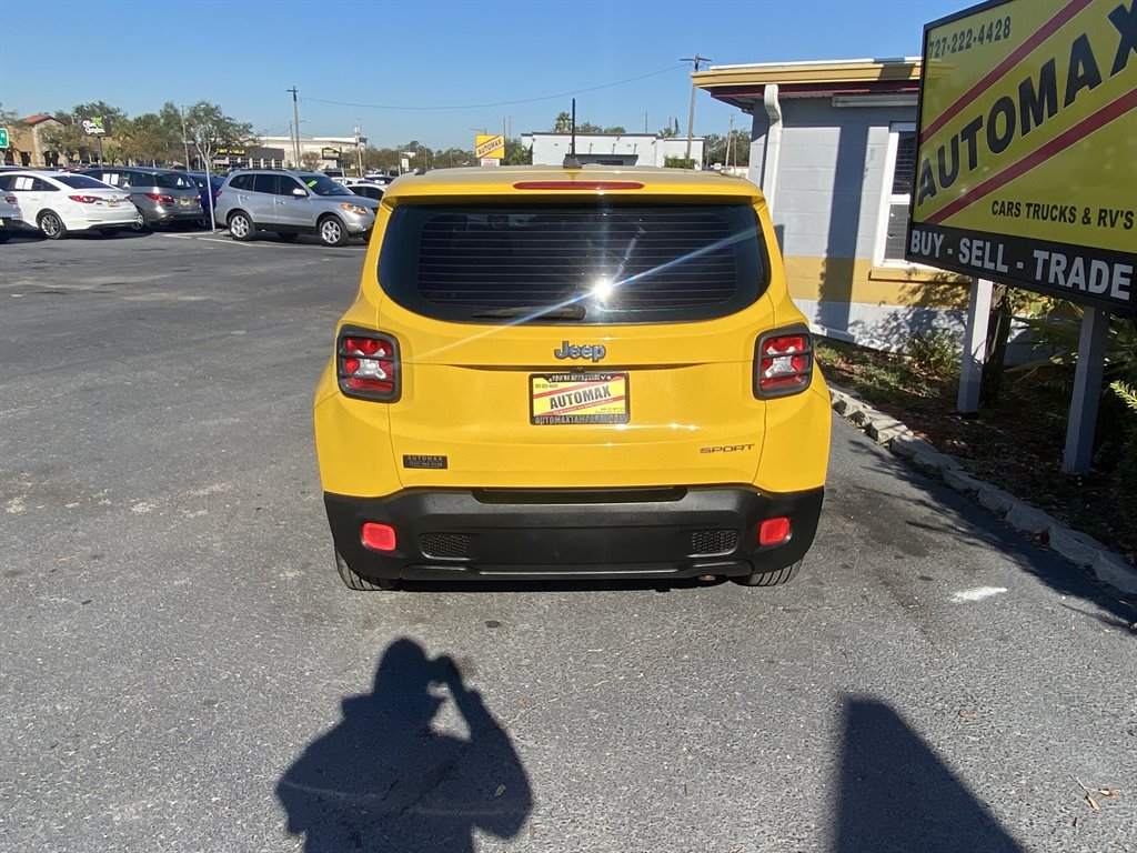 2017 Jeep Renegade Sport photo 3