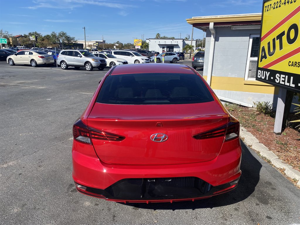 2020 Hyundai Elantra SE photo 3