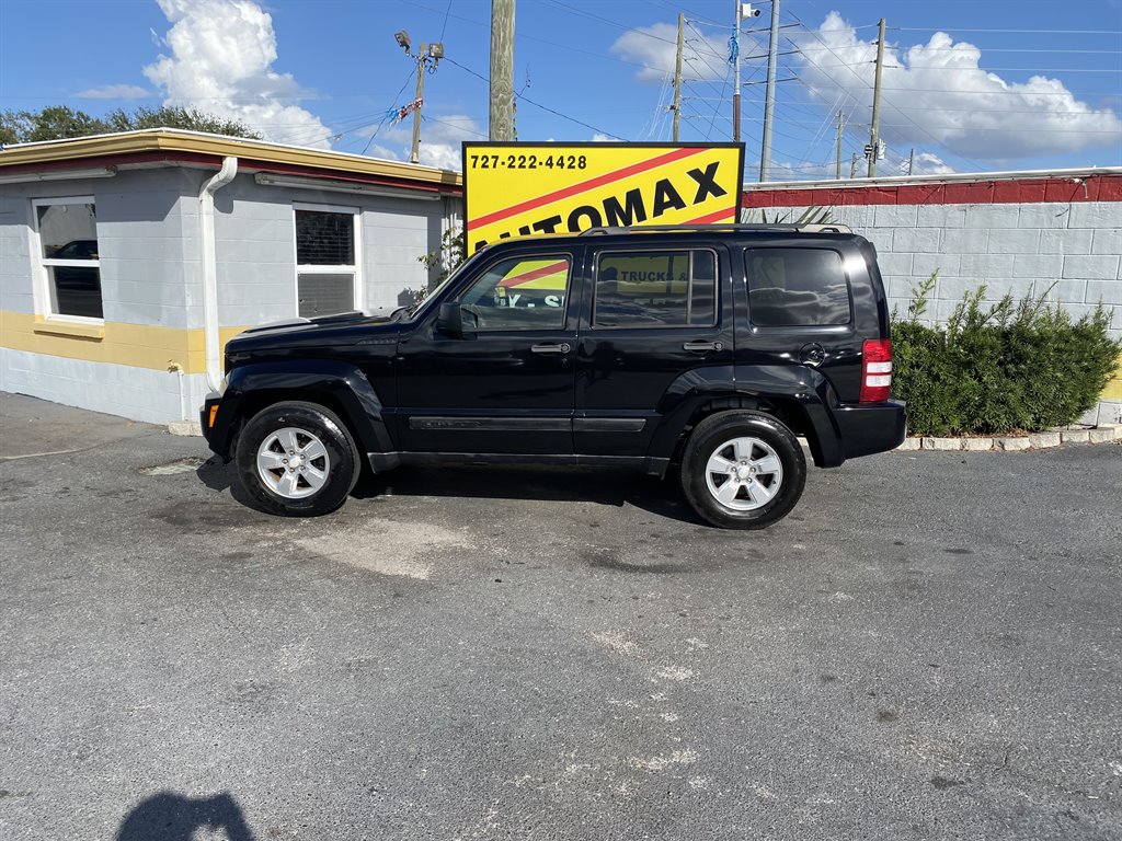 2011 Jeep Liberty Sport photo 2