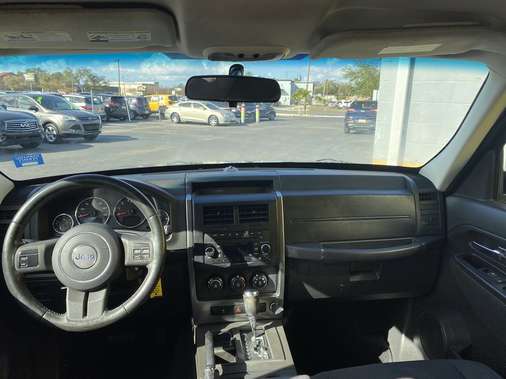 2011 Jeep Liberty Sport photo 7