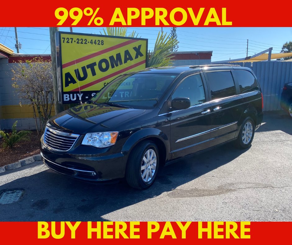 2015 Chrysler Town & Country Touring's photo