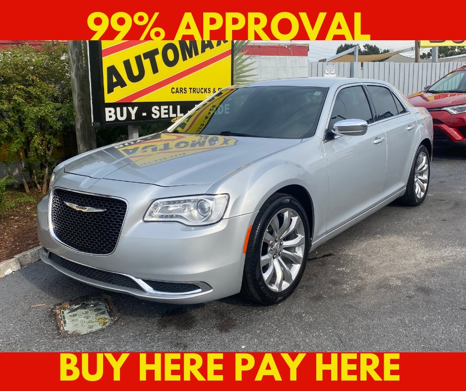 2019 Chrysler 300 Touring's photo