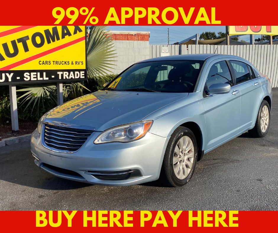 2013 Chrysler 200 LX's photo