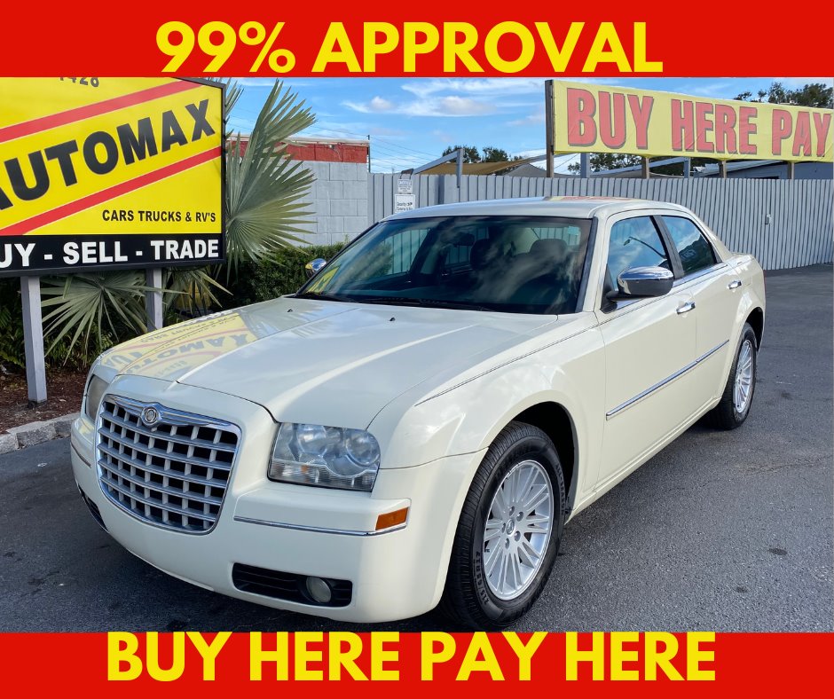 2010 Chrysler 300 Touring Plus's photo